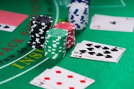 Kartu dealer di meja